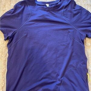 (NEVER WORN, TAG INCLUDED) size 2 lululemon lightweight cinch hem hiking tee